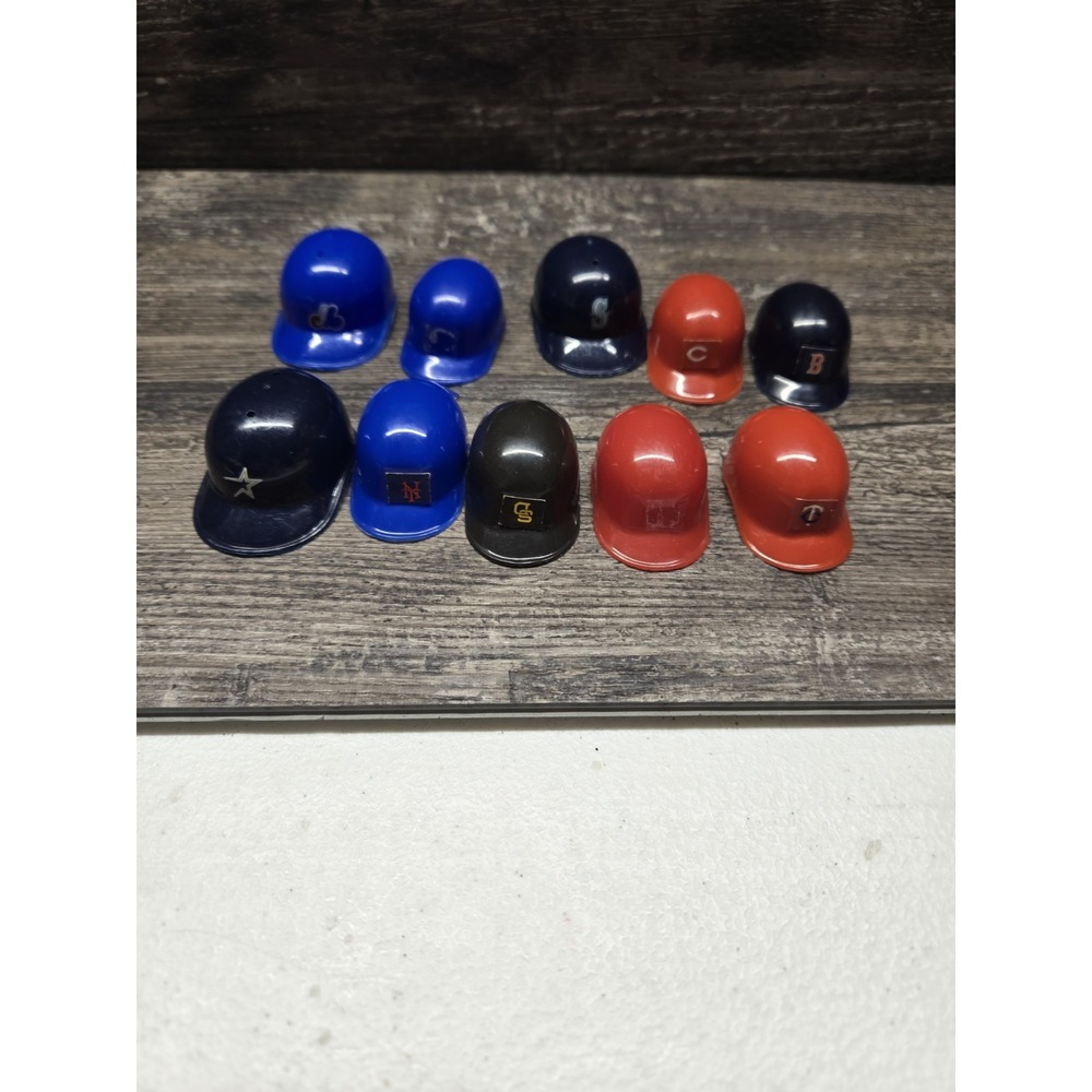 Lot‎ 10 Plastic Mini Batting Baseball Helmet 2 Inch Vintage Vending